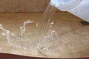 西畴漏水维修 免砸砖防水材料该如何施工
